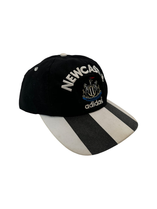 Vintage Adidas Cap Newcastle Schwarz Weiß One Size