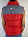 Moderne Nike Daunenweste Puffer Rot Grau S-M